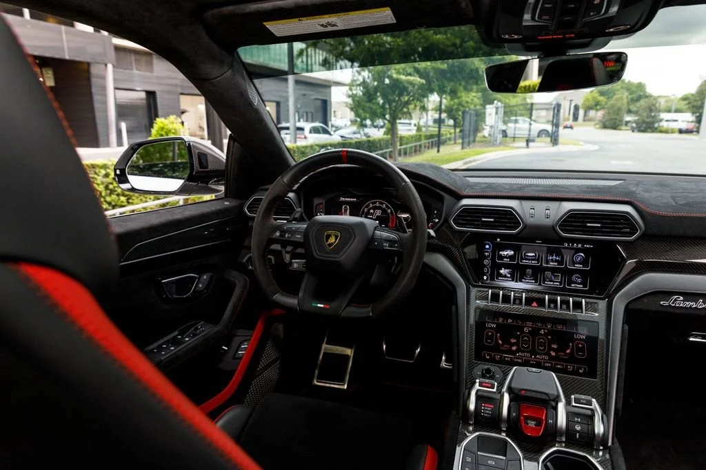 Used 2024 White Lamborghini Performante image 17