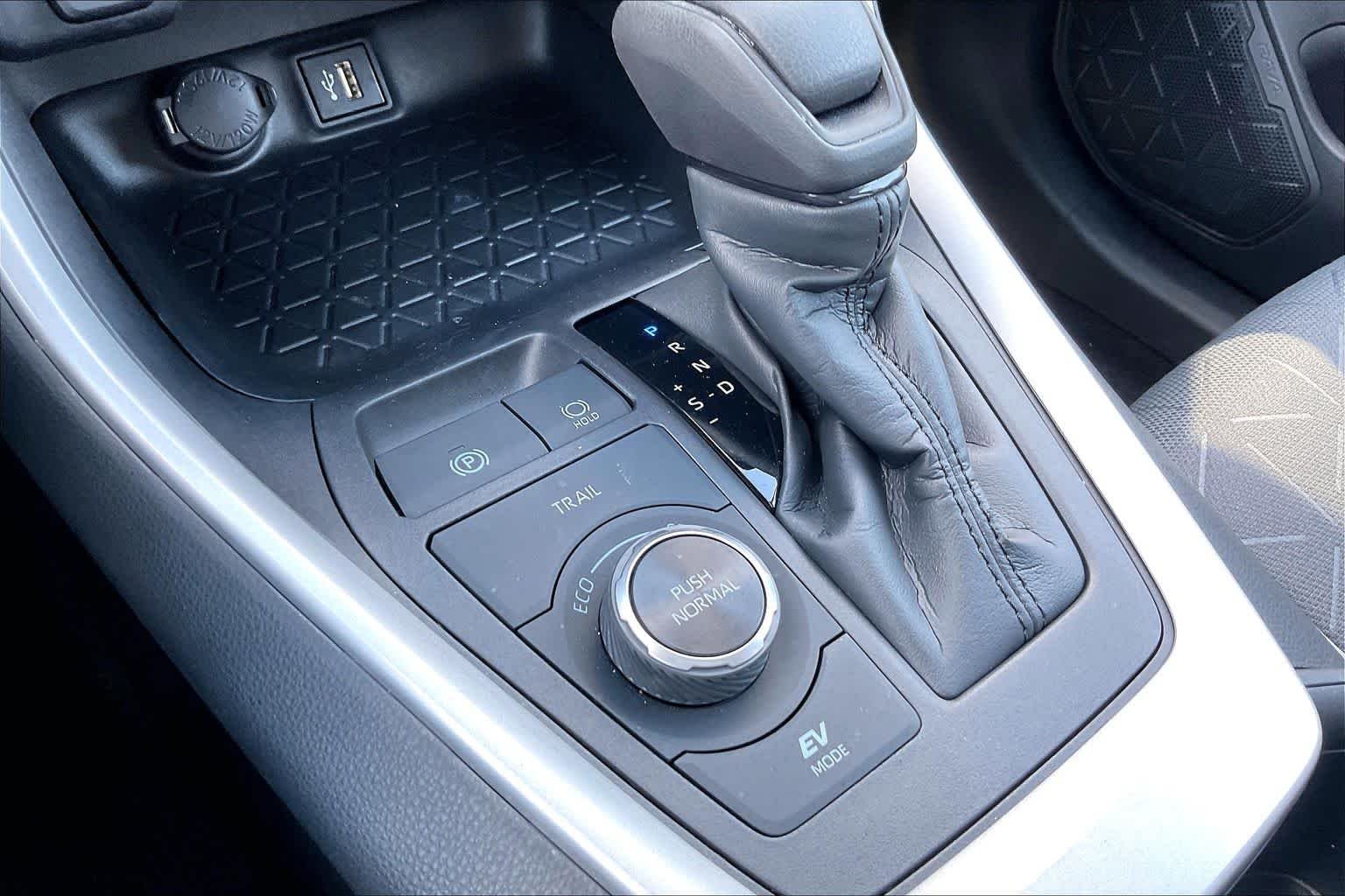 2023 Toyota RAV4 XLE - Photo 36