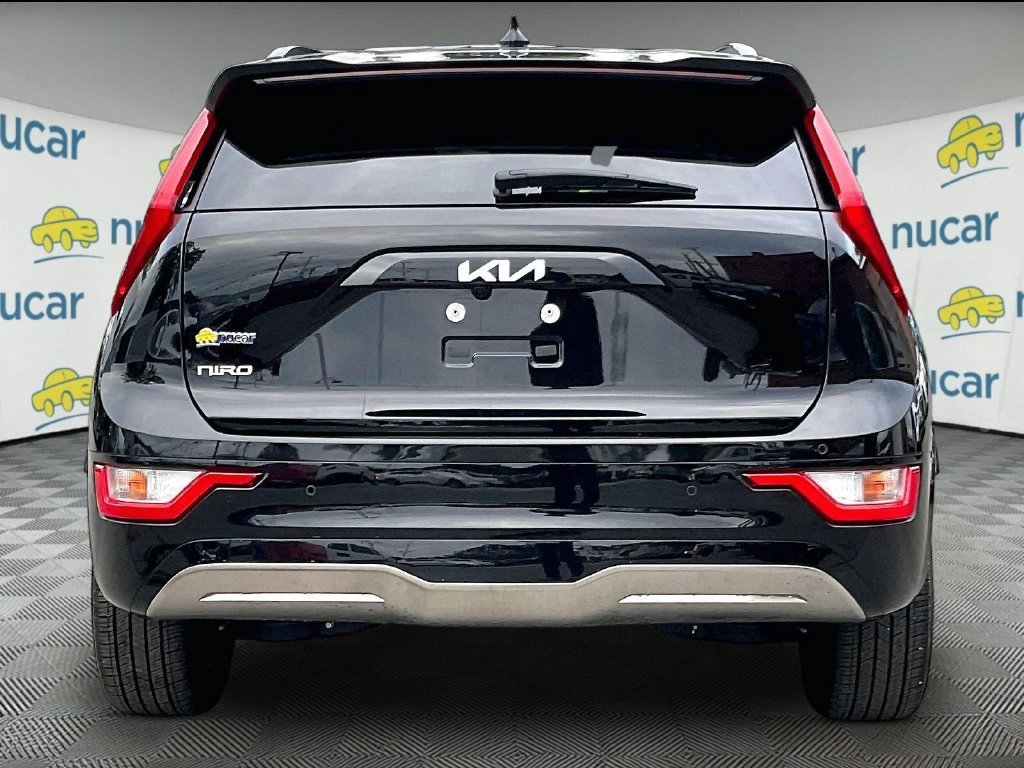 Used 2025 Black Kia Wind image 5