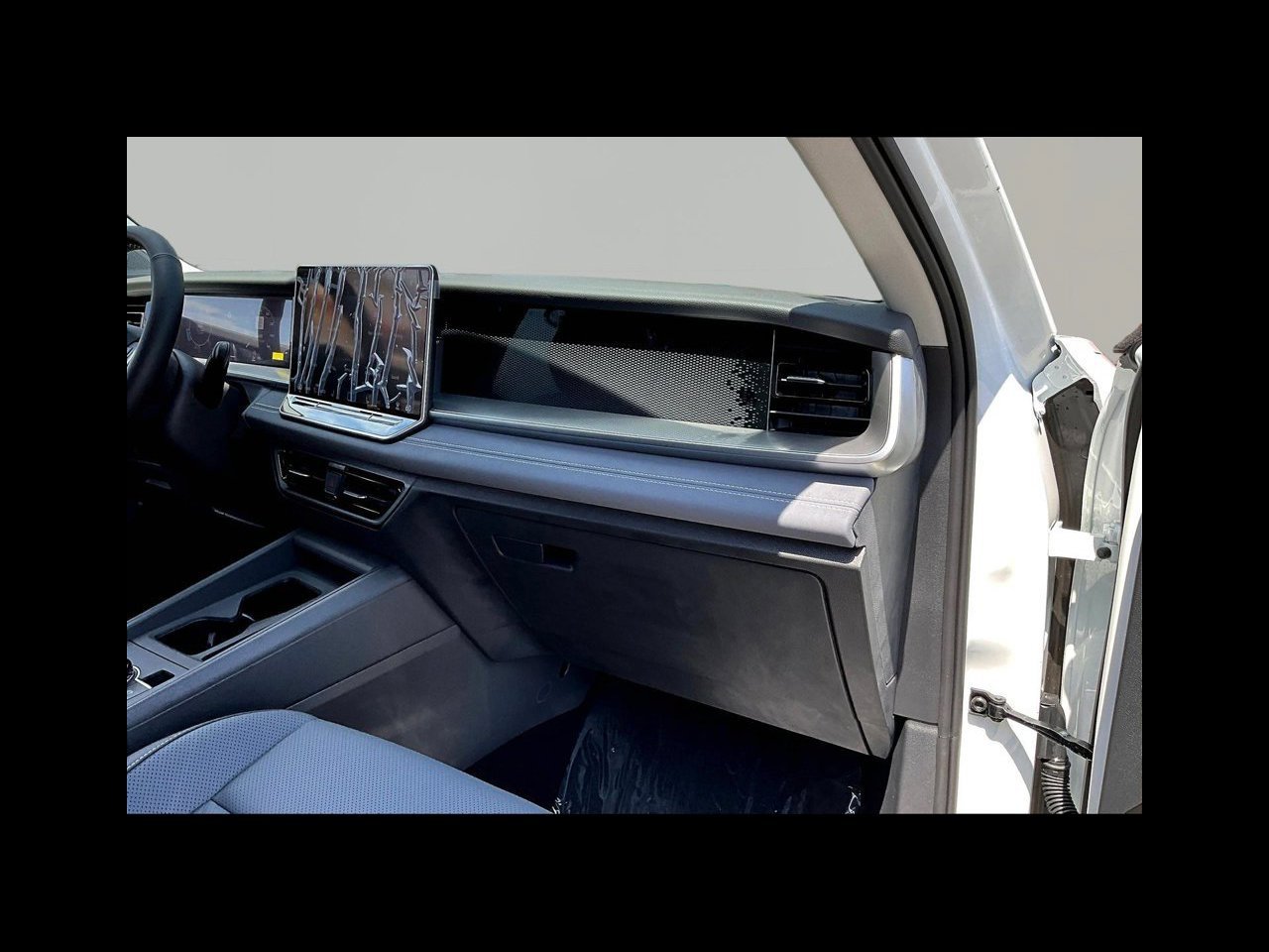 New 2026 Pure White Volkswagen 2.0T SE image 27