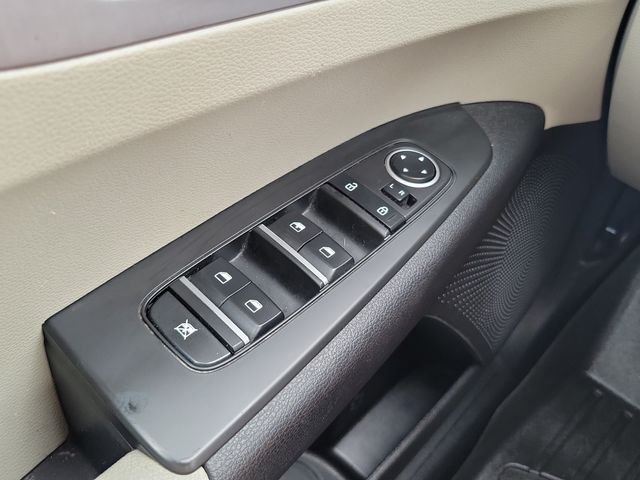 Used 2023 Black Kia LXS image 25