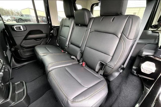 New 2026 Black Clear-Coat Exterior Paint Jeep Sahara image 14