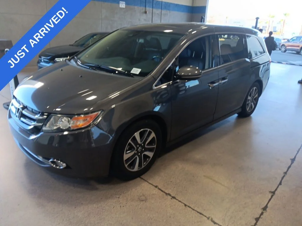 2015 Honda Odyssey Touring's photo