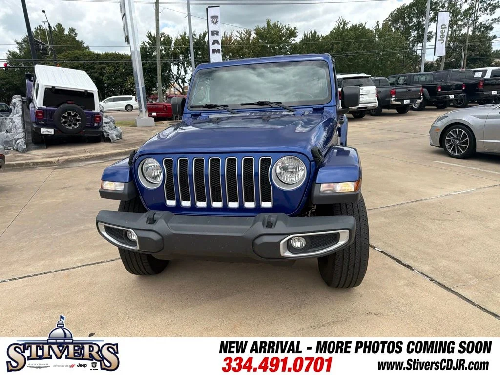Used 2018 Blue Jeep Unlimited Sahara image 3