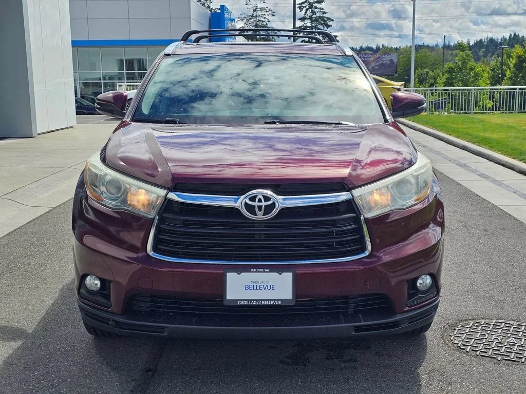 Used 2015  Toyota Limited image 8