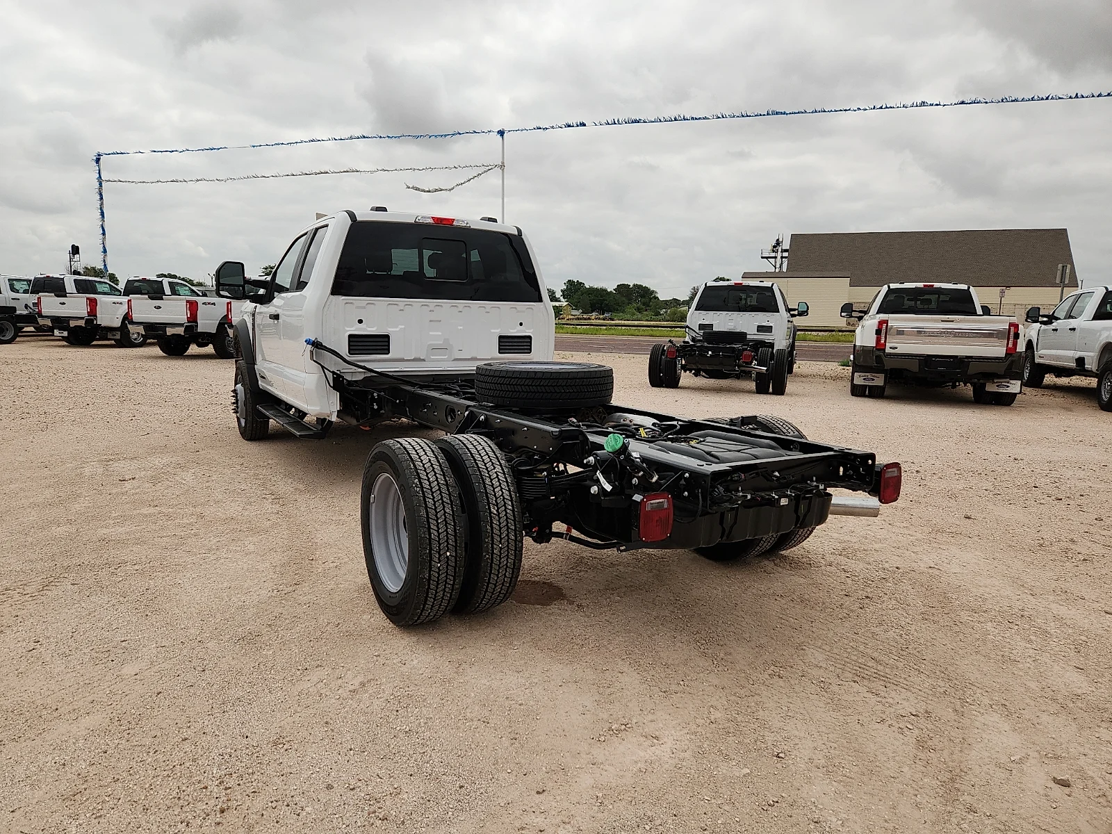 New 2026 Oxford White Ford XL image 5