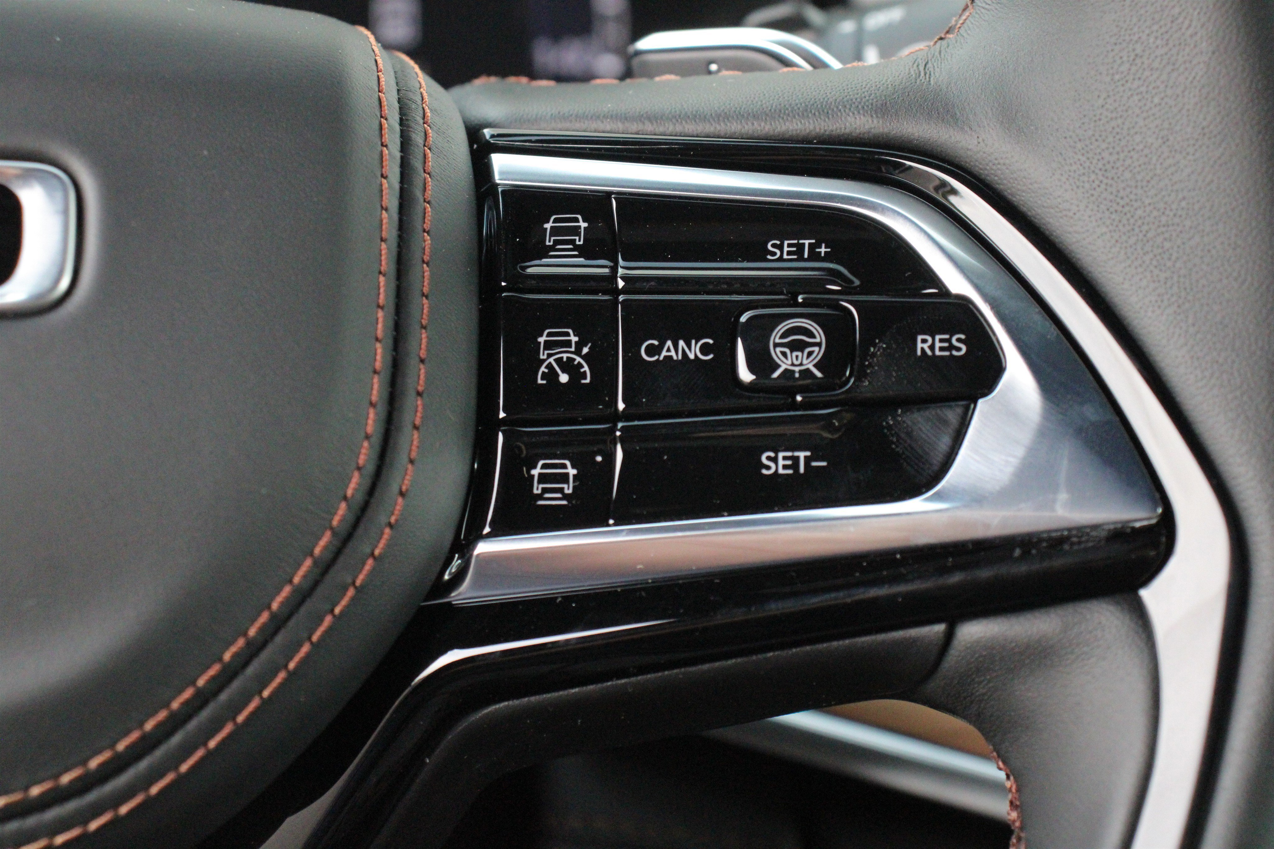 New 2026 Silver Zynith Exterior Paint Jeep Summit image 10