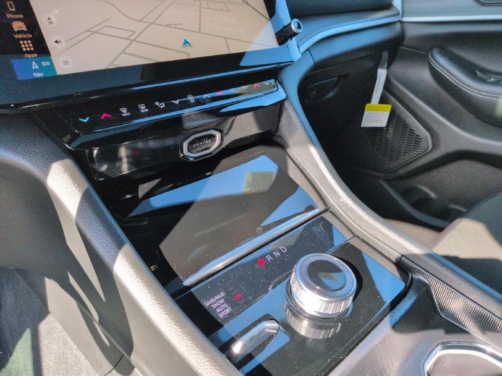 New 2027 White Jeep Laredo Altitude image 26