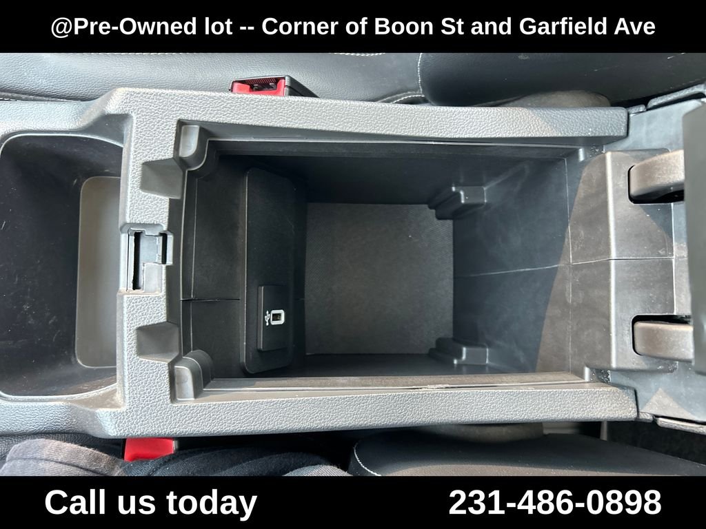 Used 2018 Silver Ford SEL image 27