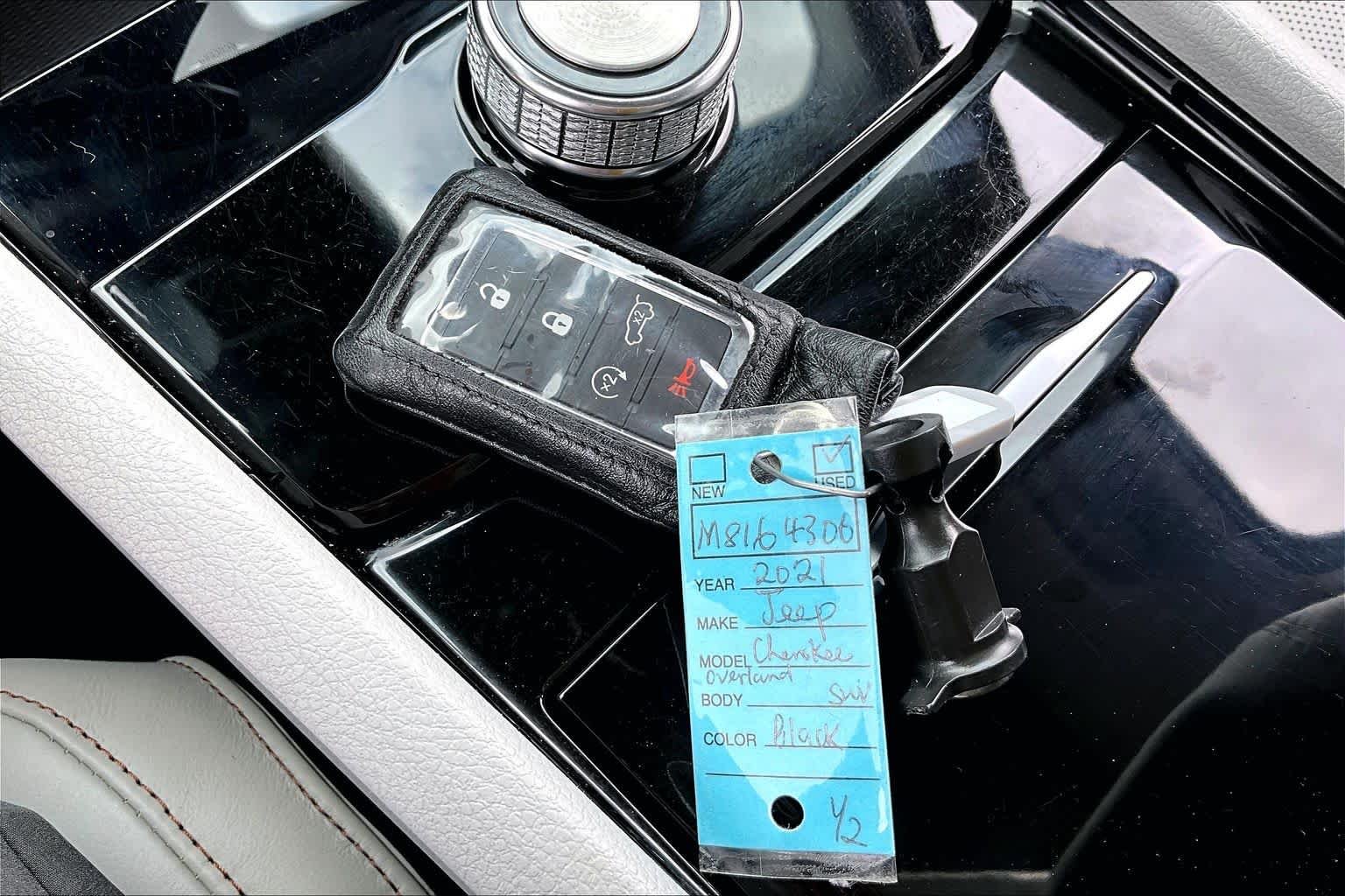 Used 2021 Diamond Black Crystal Pearlcoat Jeep Overland image 28