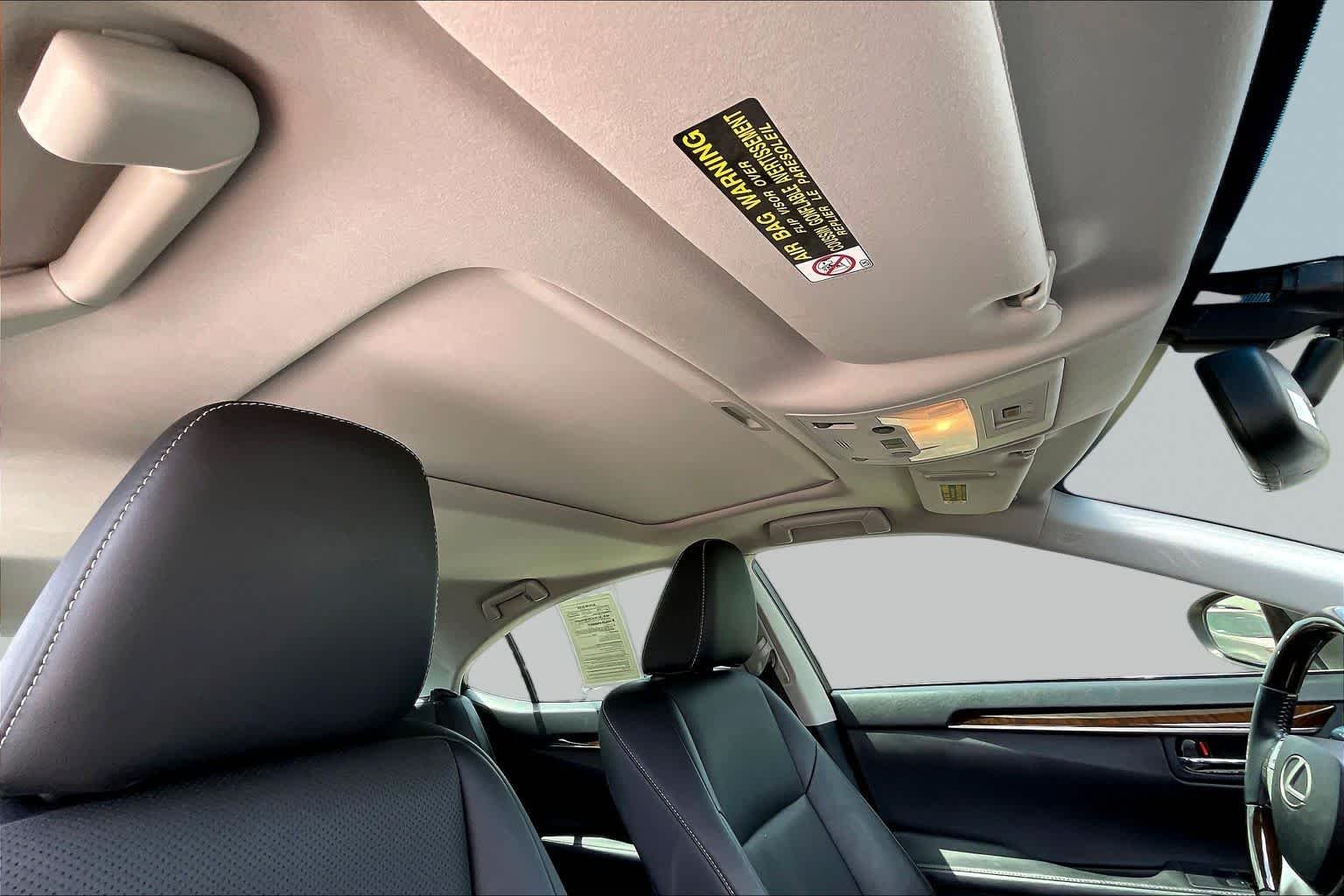 Used 2015 Atomic Silver Lexus  image 12