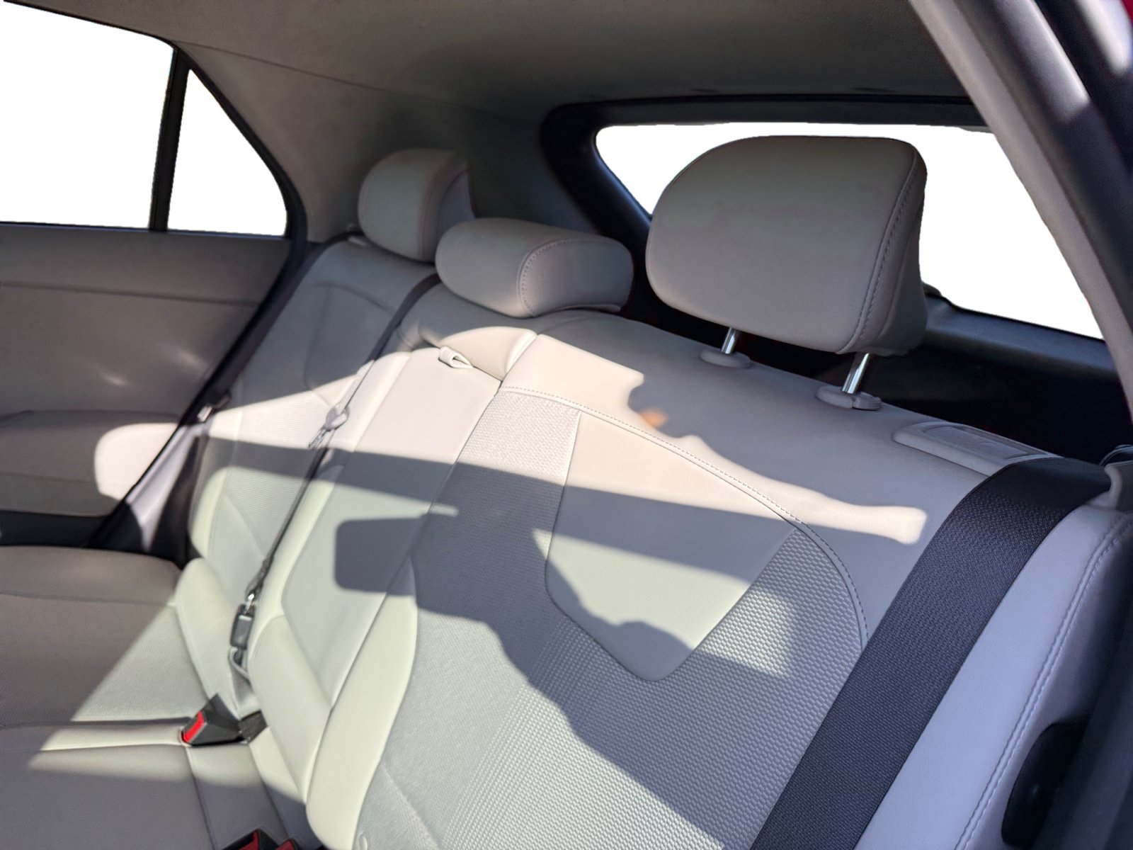 Used 2023 Red Kia Wind image 16