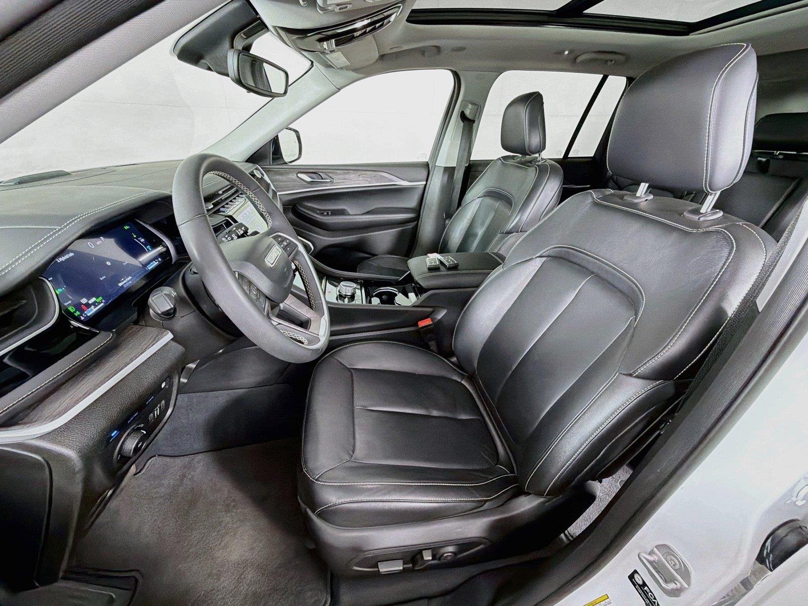 Used 2022 Bright White Clearcoat Jeep  image 2