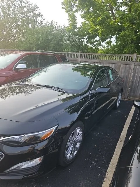 Used 2019 MOSAIC BLACK METALLIC Chevrolet LT image 2