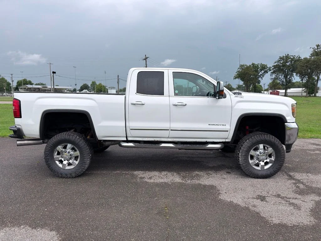 Used 2016 White GMC SLT image 9