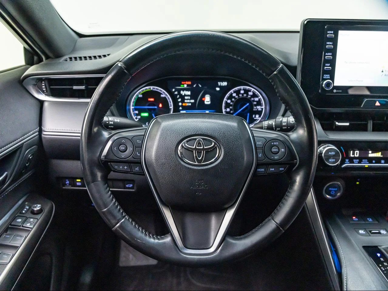 Used 2022 Titanium Glow Toyota XLE image 19