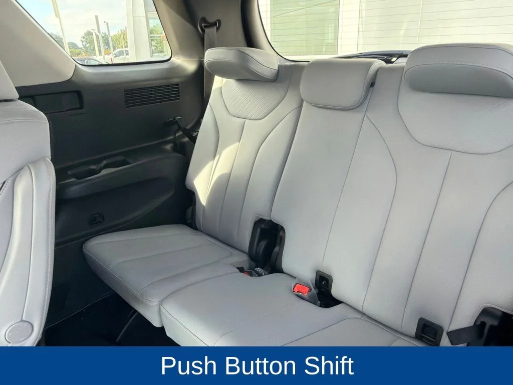 Certified Used 2025 Abyss Black Pearl Hyundai SEL image 17
