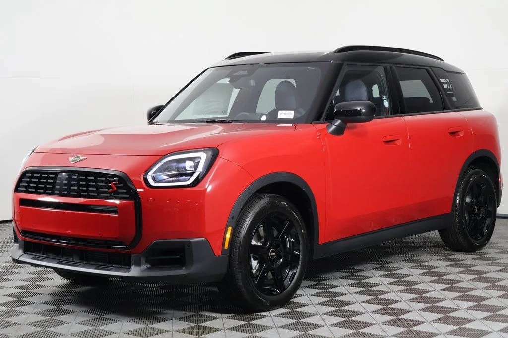 Used 2026 Chili Red MINI Signature Plus image 1