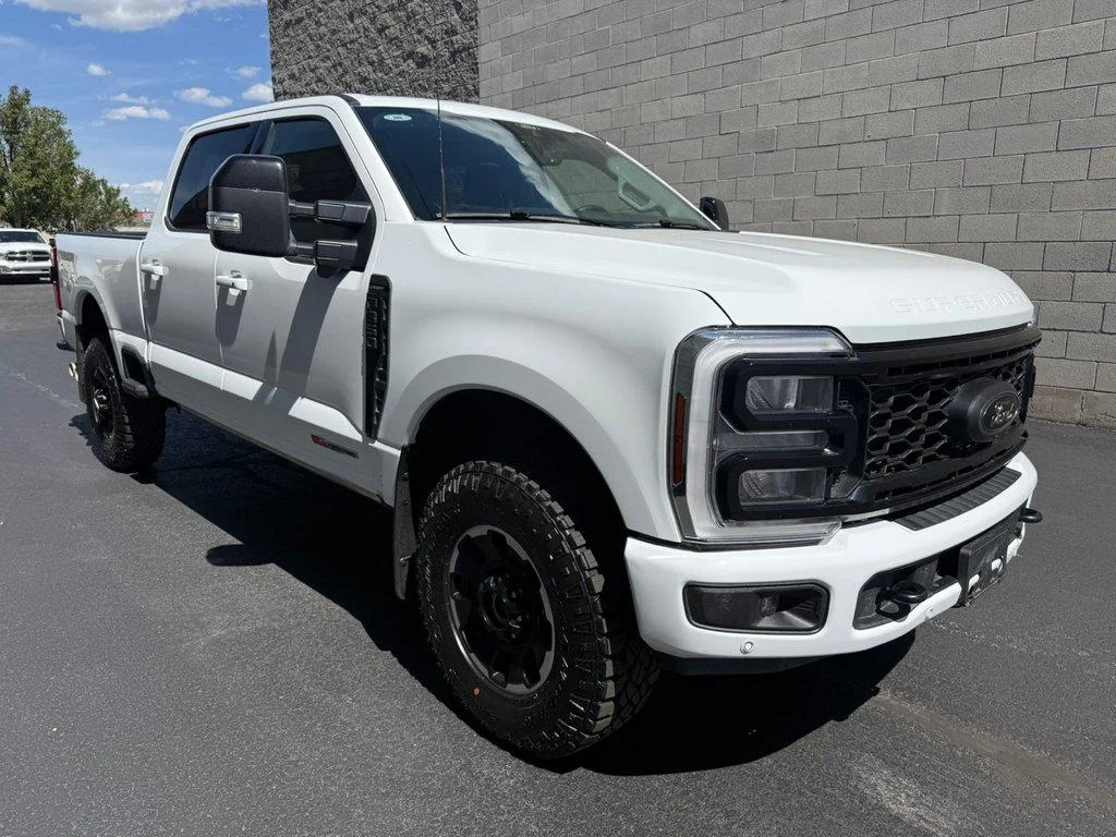 Used 2025 Oxford White Ford LARIAT 4WD CREW CAB 6.75 BOX image 12