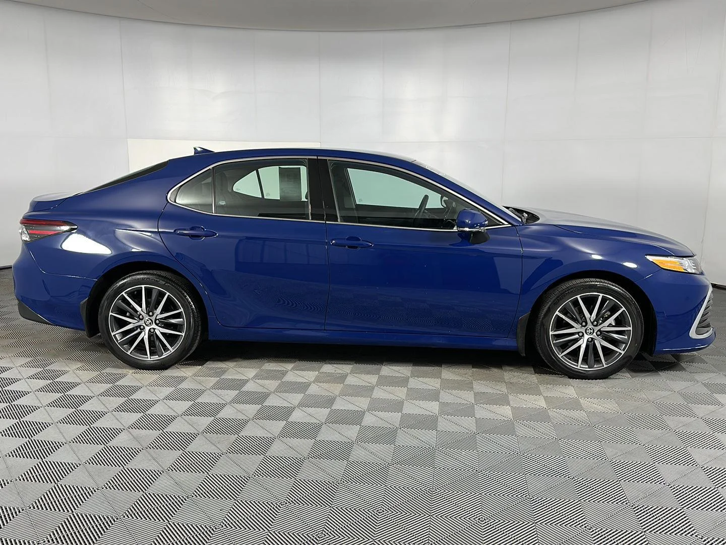 Used 2024 Reservoir Blue Toyota XLE image 27