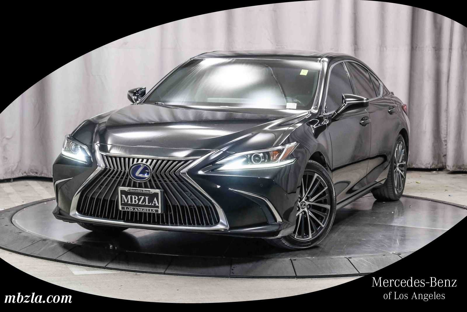 2021 Lexus ES 300h 300h's photo