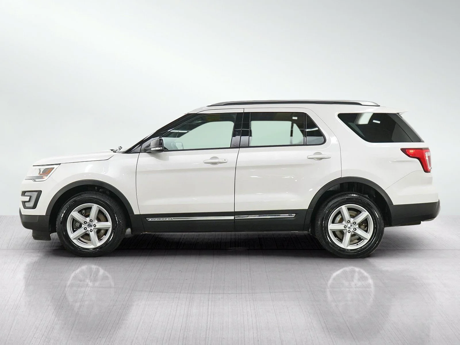 Used 2016 Ford Explorer XLT with VIN 1FM5K8D8XGGC34139 for sale in Hopkins, Minnesota