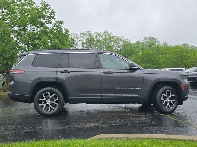 Used 2024 Baltic Gray Metallic Clearcoat Jeep Limited image 31