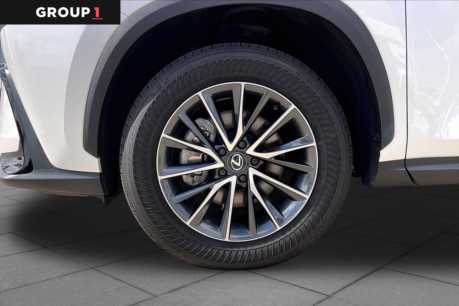 Used 2025 Eminent White Pearl Lexus  image 9