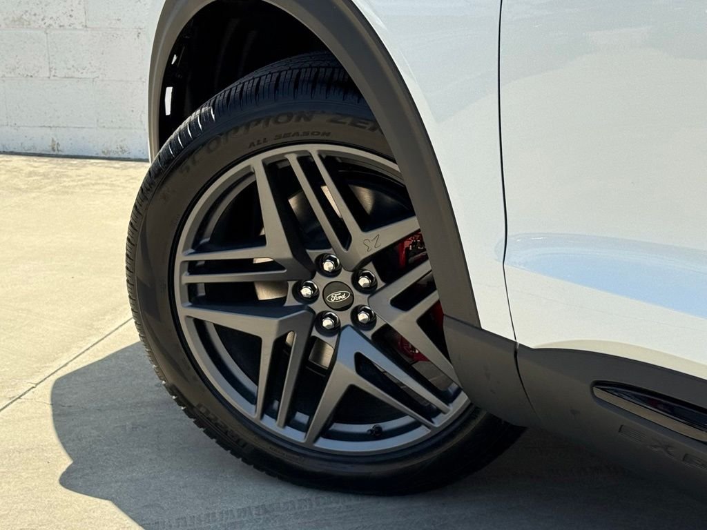 New 2026 Star White Metallic Tri-Coat Ford ST image 16