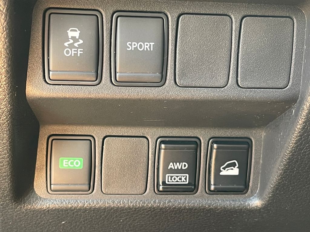 Used 2015 Super Black Nissan SV image 14
