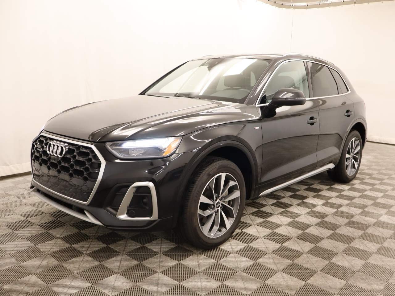 2023 Audi Q5 45 Premium Plus's photo