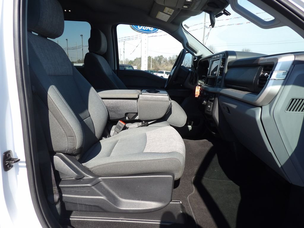 Used 2024 Oxford White Ford XLT image 10