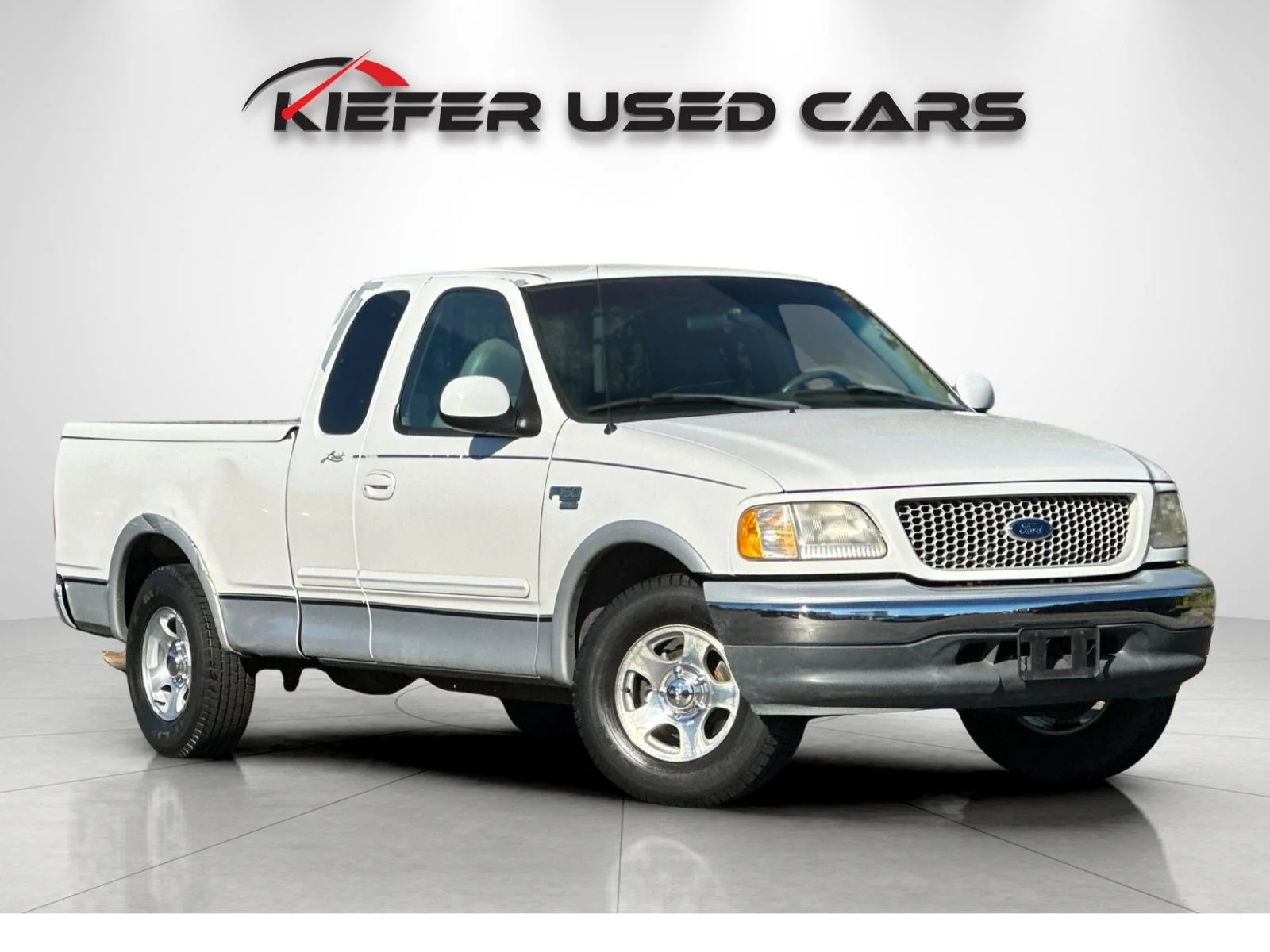 Used 1999 White Ford XLT image 2