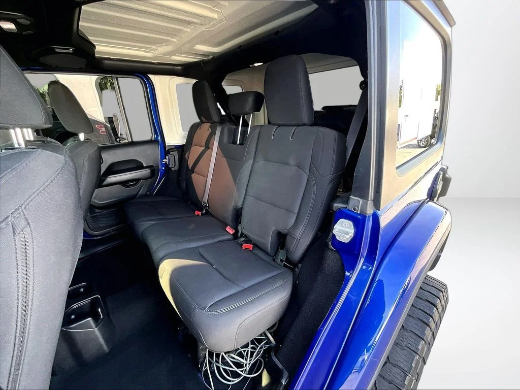 Used 2018 Blue Jeep Unlimited Sahara image 27