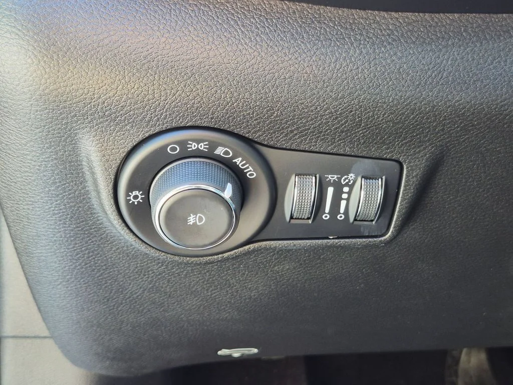 Used 2022 Gray Jeep Limited image 15