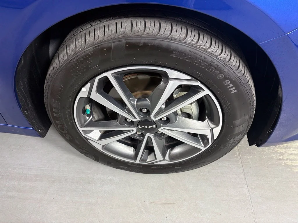 Used 2023 Blue Kia LXS image 10