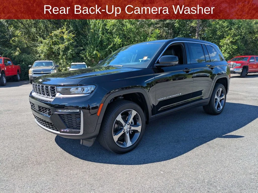New 2026 Diamond Black Crystal Pearl-Coat Exterior Paint Jeep Limited image 10