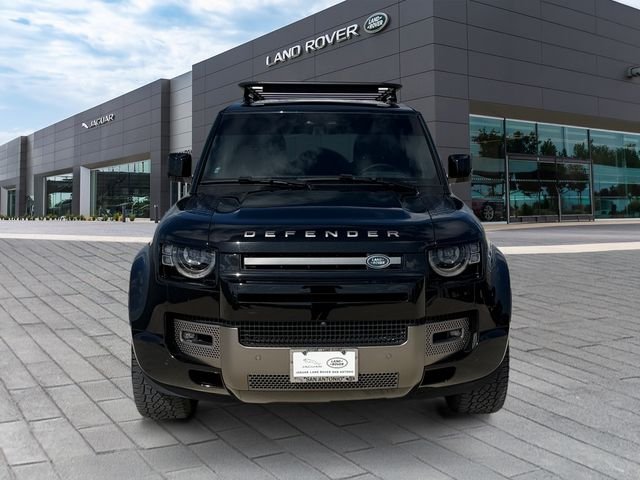 Used 2025 Black Land Rover X-Dynamic SE image 8