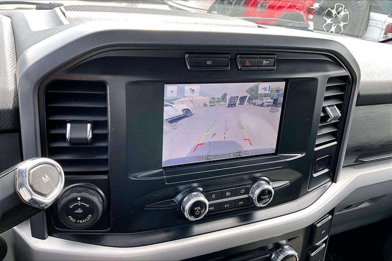 Used 2023 CARBONIZED GRAY METALLIC Ford XLT image 18