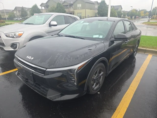 Used 2025 Black Kia LXS image 3