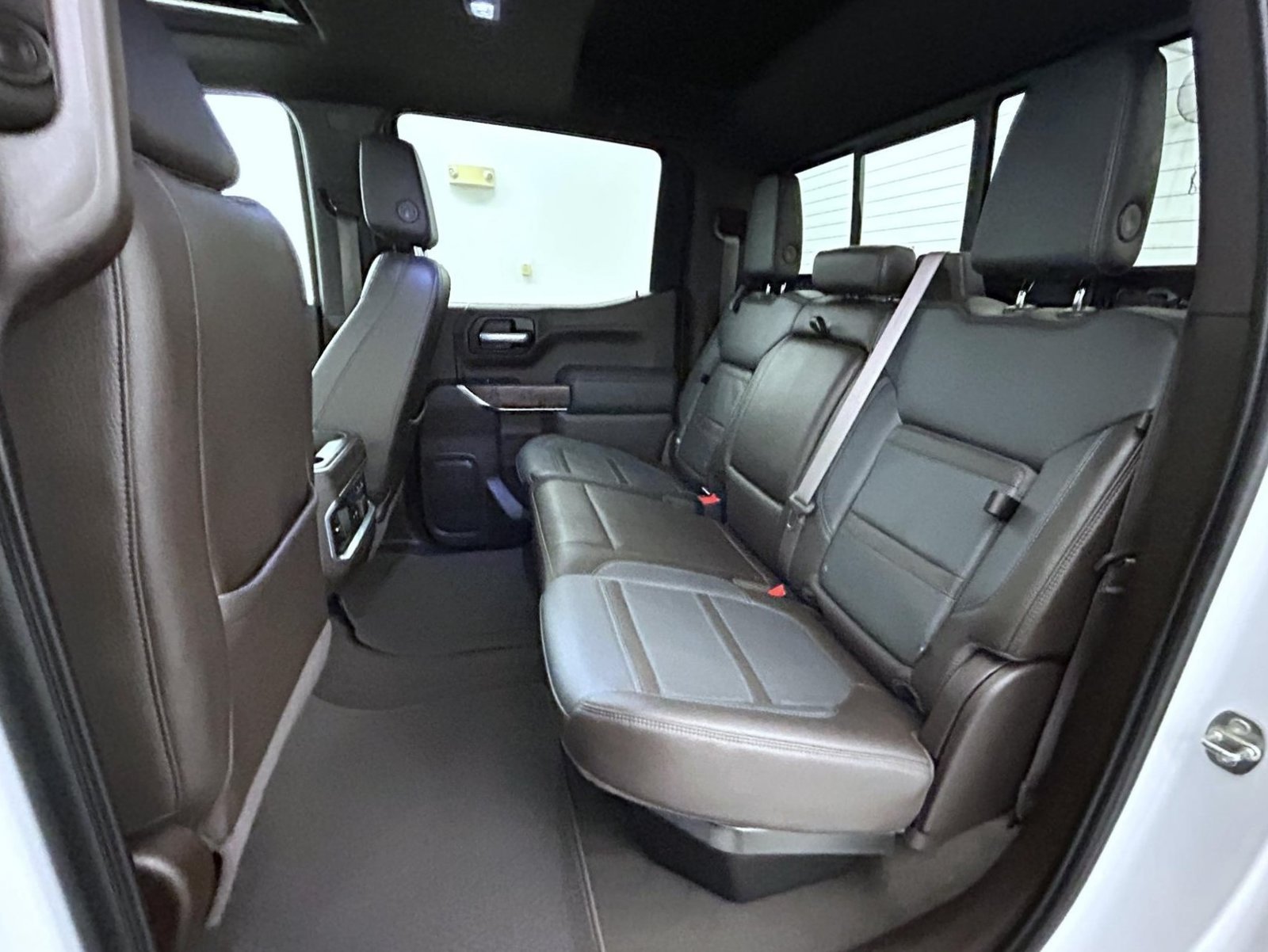Used 2021 White GMC Denali image 20