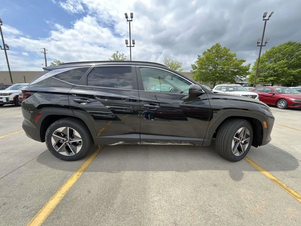 New 2026 Black Hyundai SEL image 3