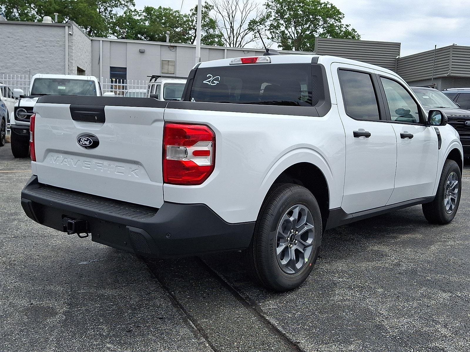 New 2026 Oxford White Ford XLT image 4