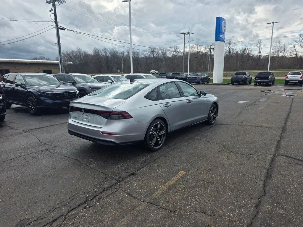 New 2026 Solar Silver Metallic Honda SE image 3
