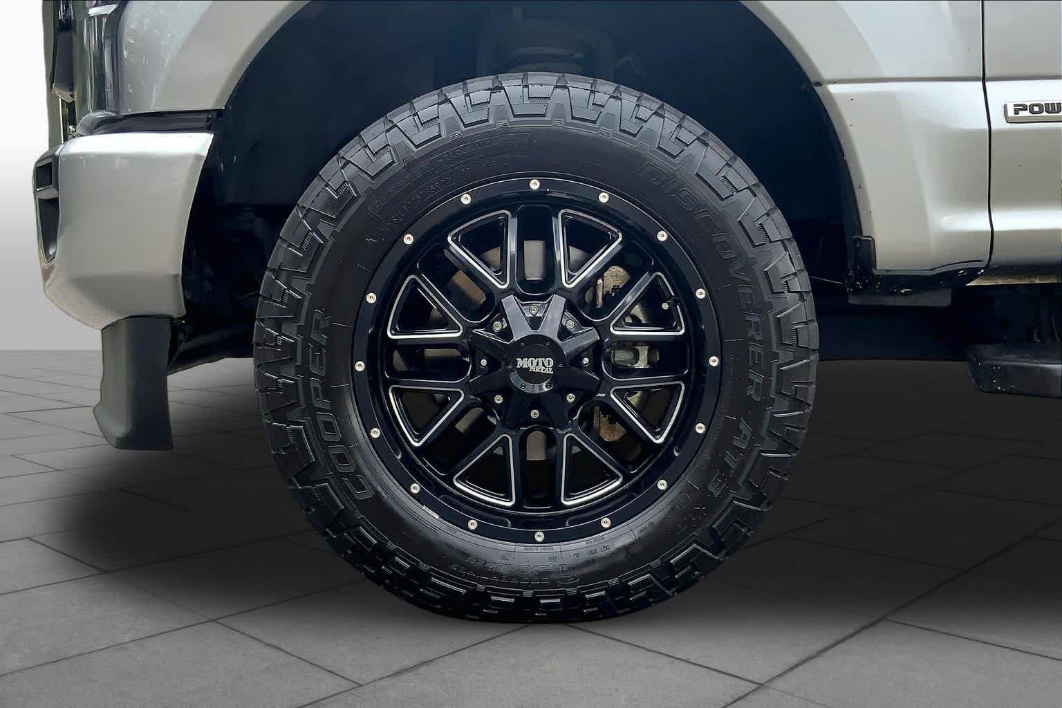 Used 2020 Iconic Silver Ford LARIAT image 11