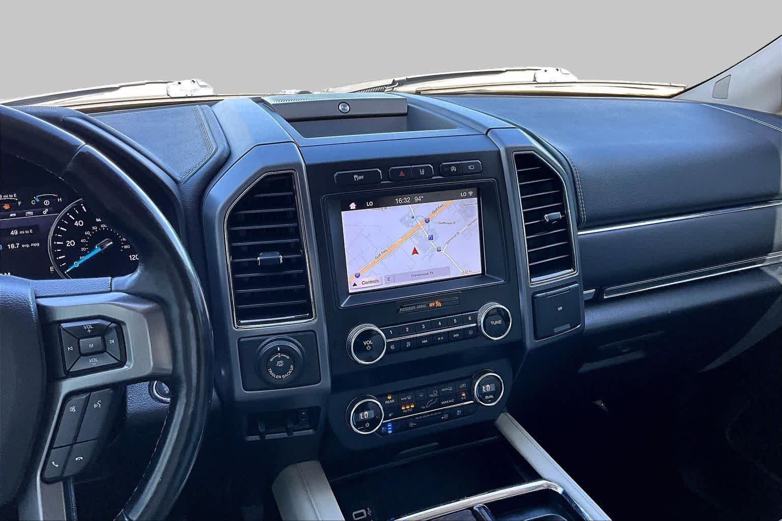 Used 2019 White Platinum Metallic Tri-Coat Ford Platinum image 7