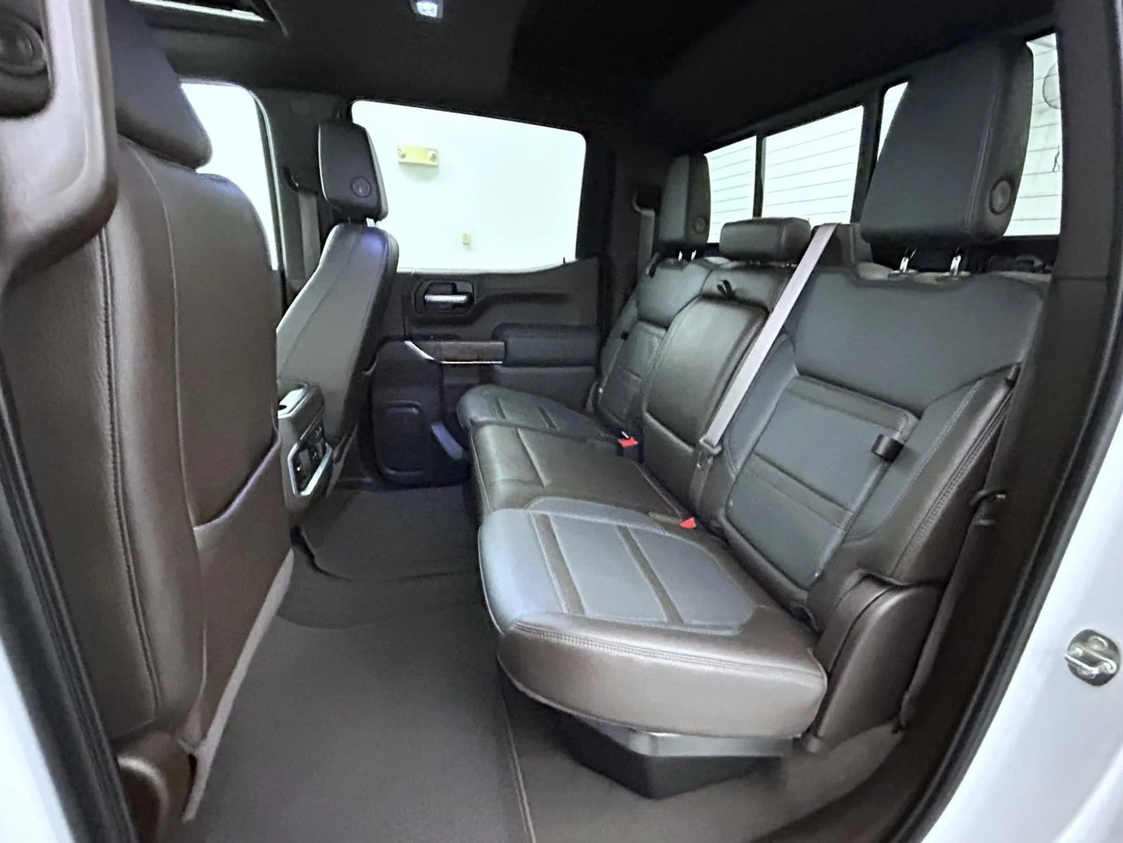 Used 2021 White GMC Denali image 20