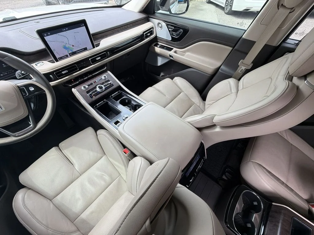 Used 2023 White Lincoln Reserve image 21