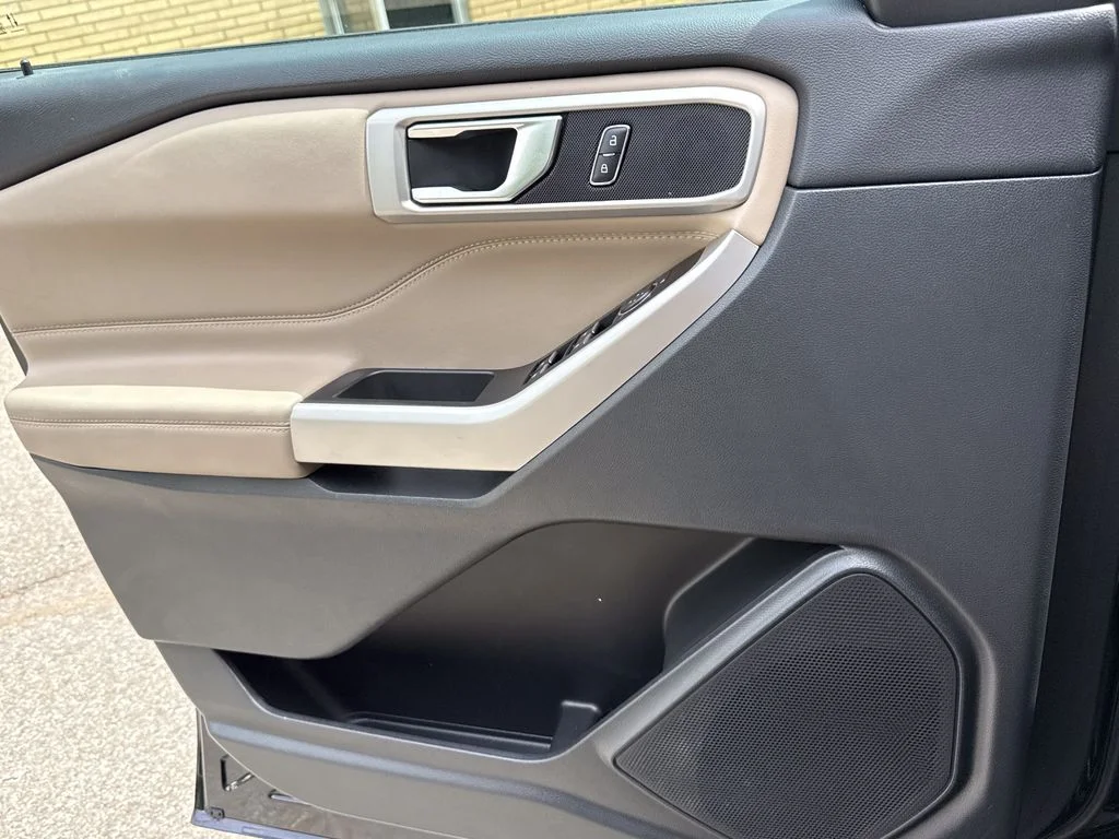 Used 2023 Agate Black Metallic Ford XLT image 26