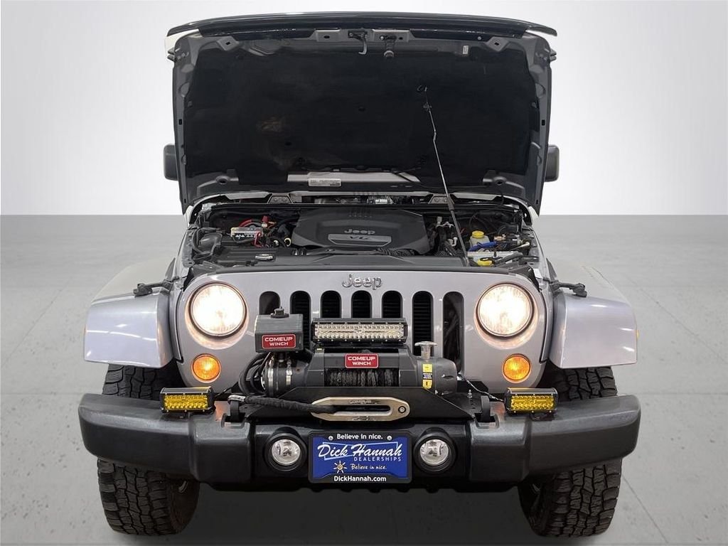 Used 2015 Silver Jeep Unlimited Rubicon image 5